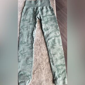 Green camouflage leggings size small